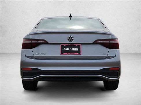 Used 2024 Volkswagen Jetta SE image 7