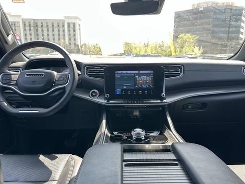 Certified 2024 Jeep Wagoneer Series II w/ Flexible Seating Group AWD/4WD image 21