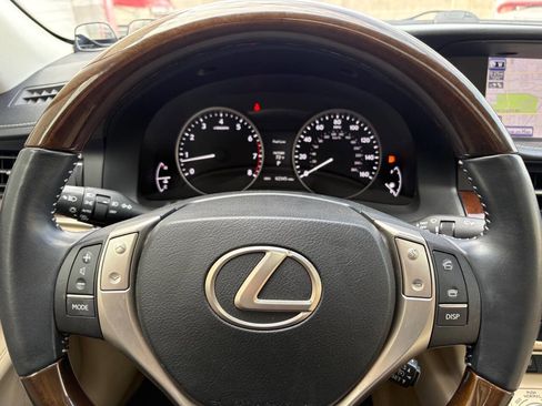 Used 2013 Lexus ES 350 Base 4dr Sedan w/ Premium Pkg image 16