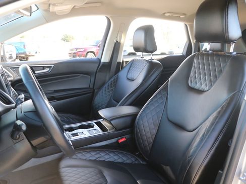 Used 2024 Ford Edge Titanium image 14