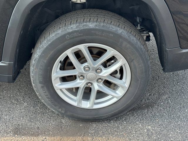 Certified 2023 Jeep Grand Cherokee L Laredo w/ Luxury Tech Group I AWD/4WD image 11
