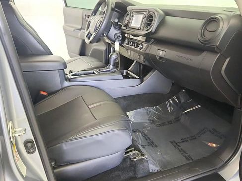 Used 2018 Toyota Tacoma SR w/ SR Convenience Package image 35