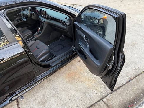 Used 2020 Hyundai Veloster Turbo FWD image 29