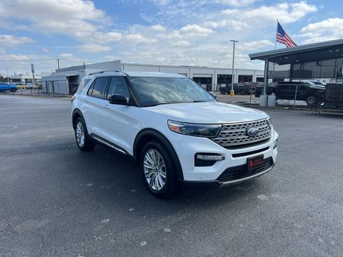 Used 2022 Ford Explorer Limited w/ Equipment Group 301A image 3