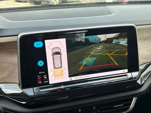 Used 2025 Volkswagen Atlas SE image 17