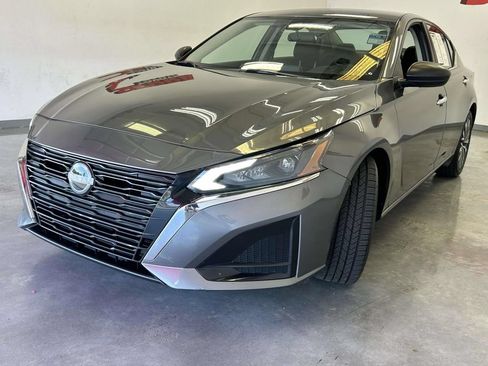 Used 2025 Nissan Altima 2.5 SV FWD image 7