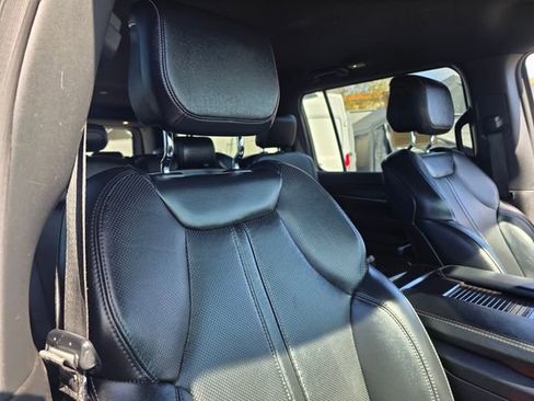 Used 2024 Jeep Wagoneer L 4WD image 11