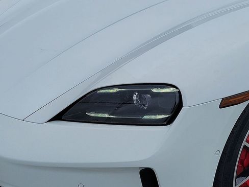 Used 2025 Porsche Taycan 4S image 9