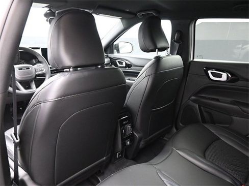 New 2026 Jeep Compass Latitude image 16
