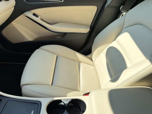 Used 2016 Mercedes-Benz GLA 250 image 15