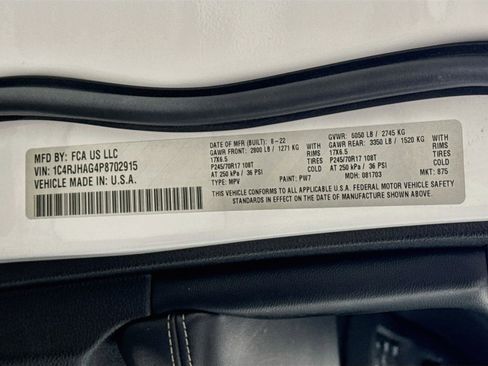 Used 2023 Jeep Grand Cherokee Laredo image 29