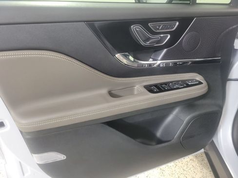 Certified 2025 Lincoln Corsair FWD image 18