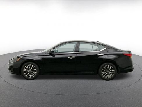 Used 2025 Nissan Altima 2.5 SV FWD image 4