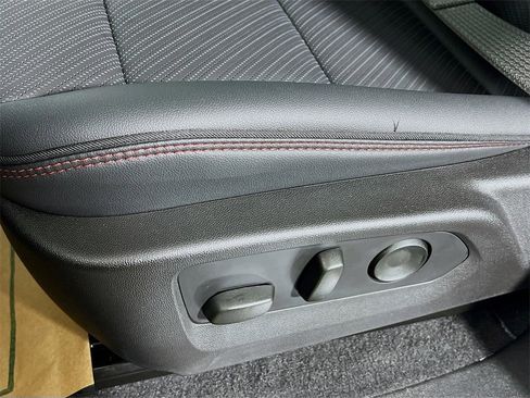 Used 2024 GMC Canyon AT4X image 18