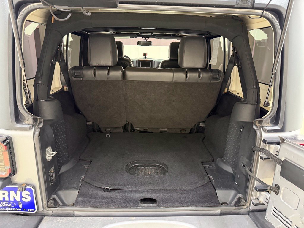 Used 2018 Jeep Wrangler Unlimited Sahara AWD/4WD image 5