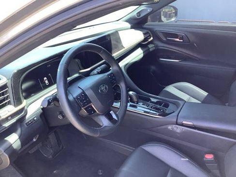 Used 2025 Toyota Crown Platinum w/ Carpet Mat Package (TMS) AWD/4WD image 2