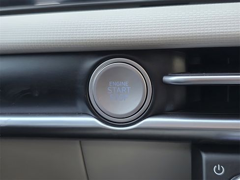 Certified 2025 Hyundai Tucson SE image 28