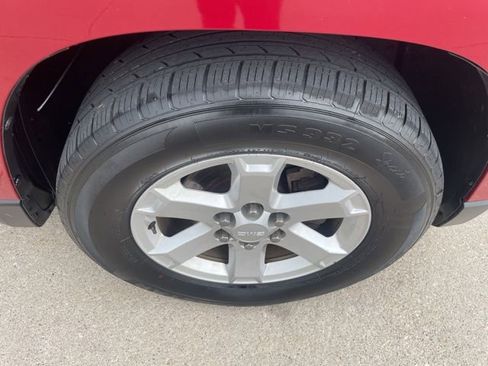 Used 2014 GMC Acadia SLE FWD image 18