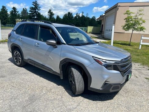 Used 2025 Subaru Forester Limited AWD/4WD image 1