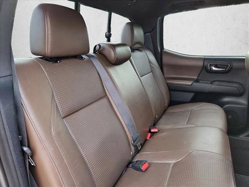 Used 2016 Toyota Tacoma Limited w/ Towing Package RWD image 17