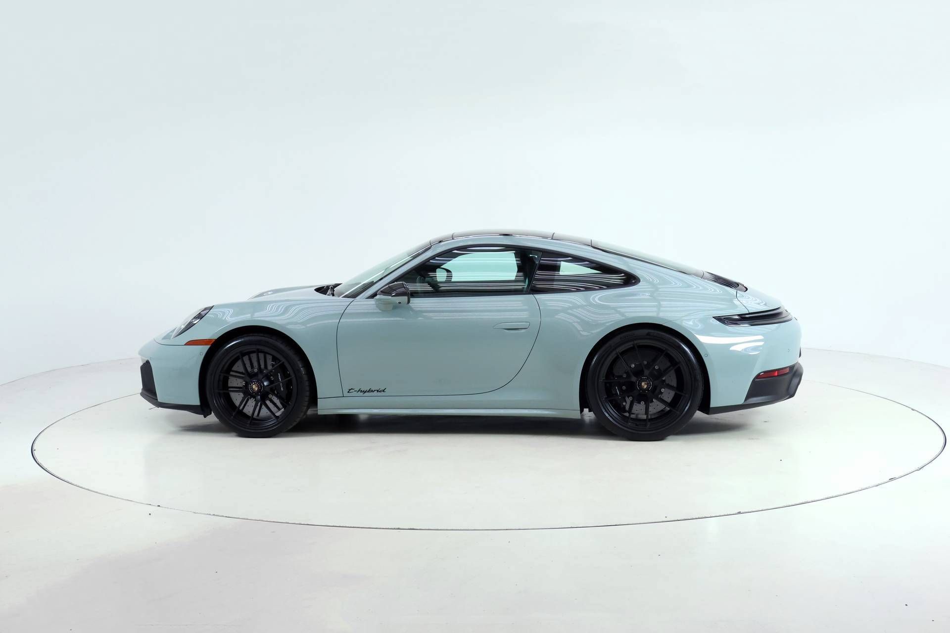 Used 2025 Porsche 911 Carrera 4 GTS AWD/4WD image 2