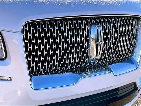 Used 2019 Lincoln Navigator Select image 28