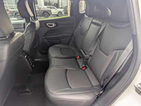 New 2026 Jeep Compass Latitude image 13