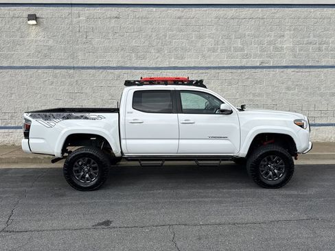 Used 2023 Toyota Tacoma SR5 w/ Technology Package image 2