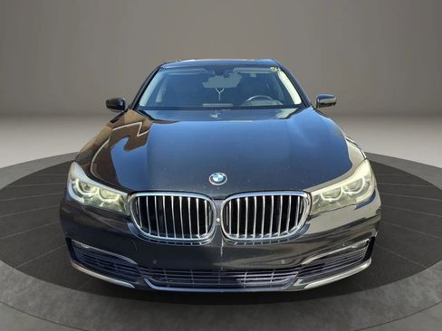 Used 2016 BMW 740i image 2
