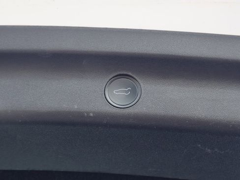 Used 2021 Tesla Model Y Long Range image 18