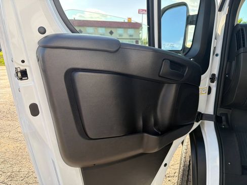 Used 2024 RAM ProMaster 2500 w/ Convenience Group FWD image 12