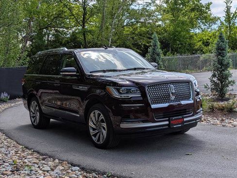 Used 2024 Lincoln Navigator Reserve AWD/4WD image 8