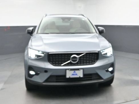 Used 2023 Volvo XC40 B5 Plus w/ Protection Package Premier AWD/4WD image 2