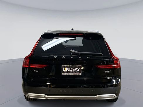 Used 2024 Volvo V90 B6 Cross Country Plus AWD/4WD image 11