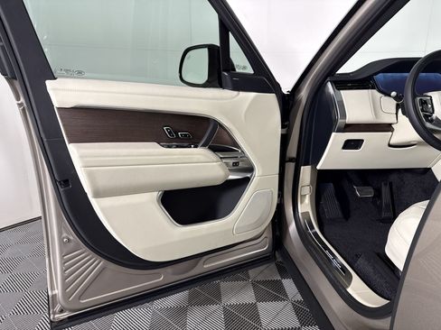 Used 2026 Land Rover Range Rover SE AWD/4WD image 13