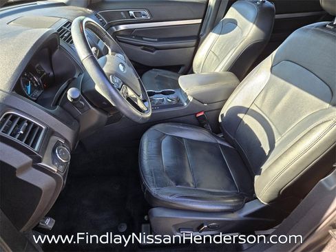 Used 2018 Ford Explorer XLT w/ Equipment Group 202A image 11