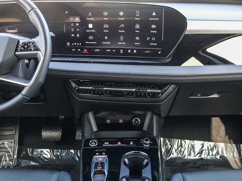 Used 2025 Audi Q6 e-tron Premium w/ Convenience Package image 16