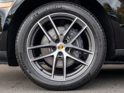Certified 2026 Porsche Macan AWD/4WD image 12
