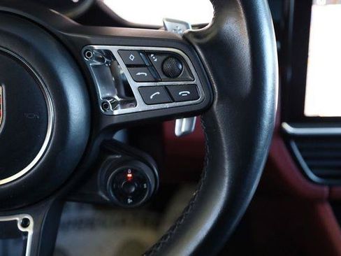 Used 2021 Porsche Cayenne Turbo w/ Premium Package Plus AWD/4WD image 32