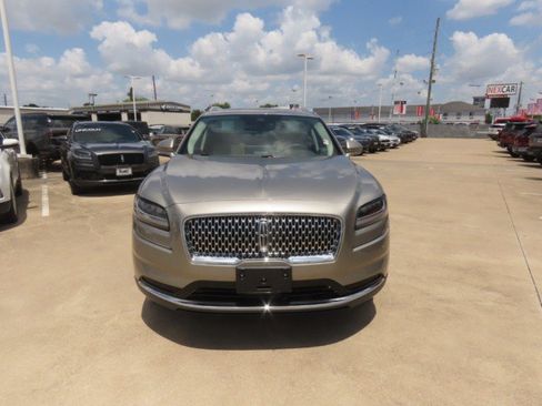 Used 2023 Lincoln Nautilus Reserve AWD/4WD image 4