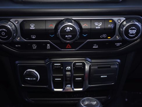 Used 2022 Jeep Wrangler Unlimited Sport AWD/4WD image 18