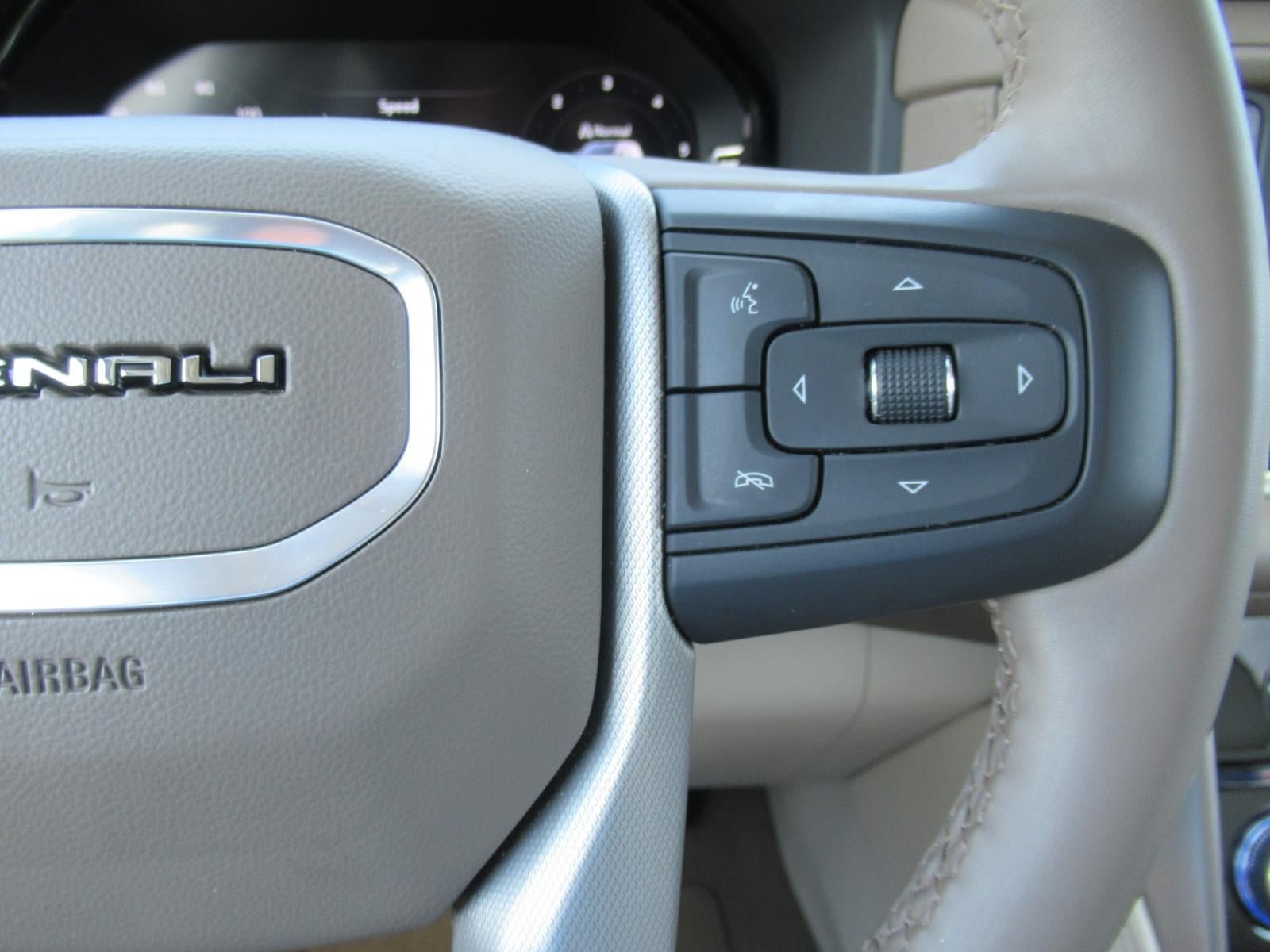 Used 2024 GMC Yukon XL Denali RWD image 28
