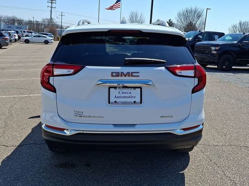 Used 2024 GMC Terrain SLT AWD/4WD image 8