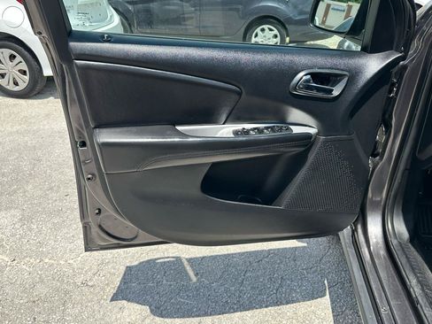 Used 2019 Dodge Journey SE w/ Blacktop Package FWD image 15