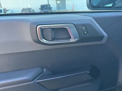 Used 2024 Ford Bronco Black Diamond image 7