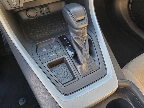 Used 2020 Toyota RAV4 XLE image 26