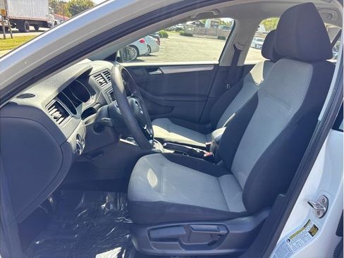 Used 2017 Volkswagen Jetta S image 11