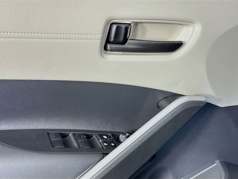 Used 2026 Toyota Corolla Cross LE image 23