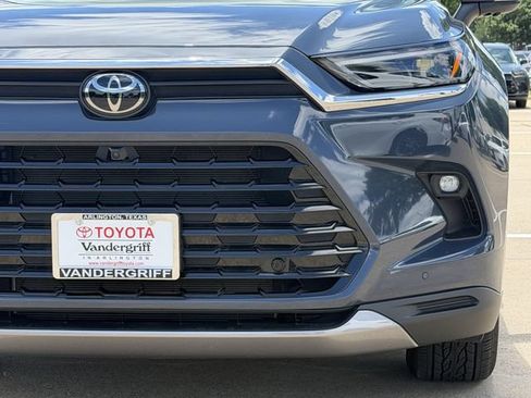 Certified 2025 Toyota Grand Highlander FWD image 9
