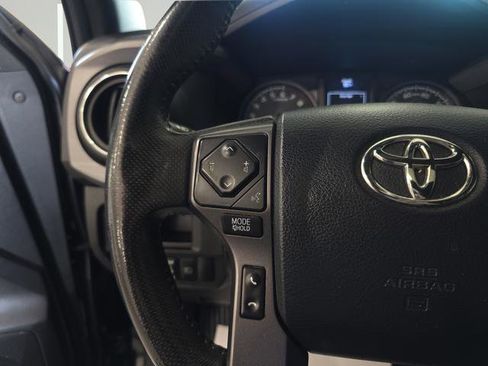Used 2018 Toyota Tacoma TRD Sport w/ TRD Premium Sport Package AWD/4WD image 14